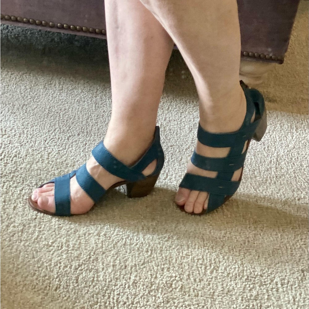 Pantanetti Blue Heeled Sandals Size 7